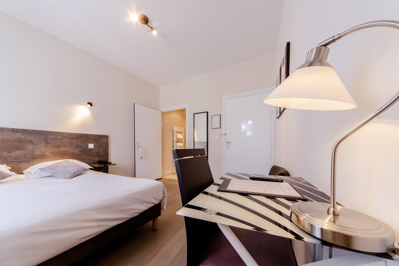 Logis Hotel - Le Petit Bellon Санлис Экстерьер фото