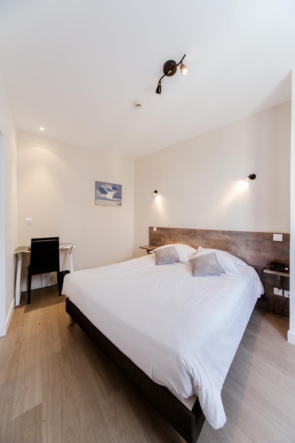 Logis Hotel - Le Petit Bellon Санлис Экстерьер фото