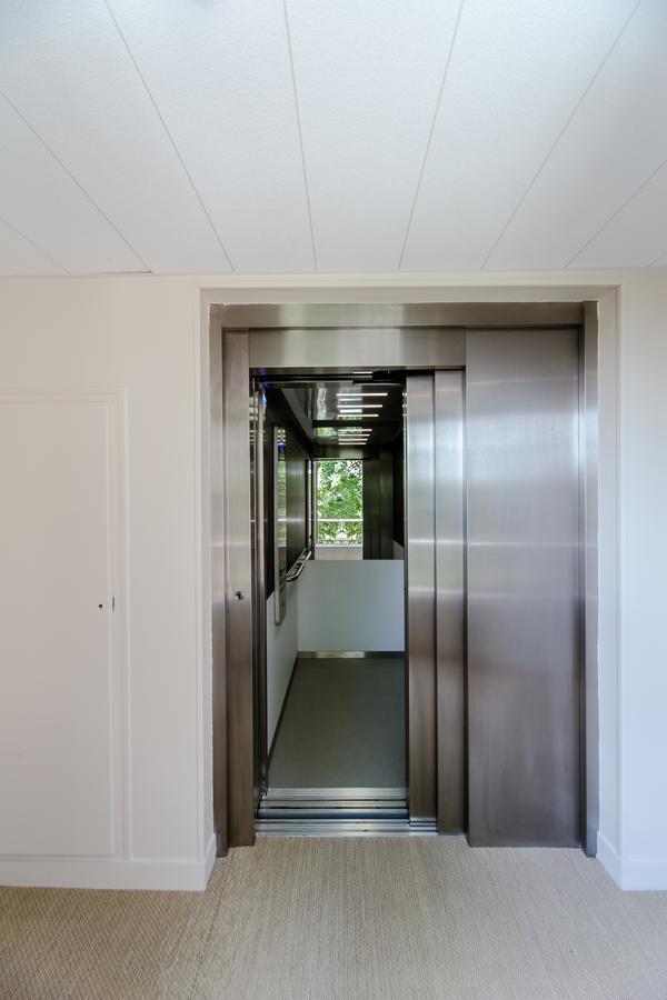 Logis Hotel - Le Petit Bellon Санлис Экстерьер фото