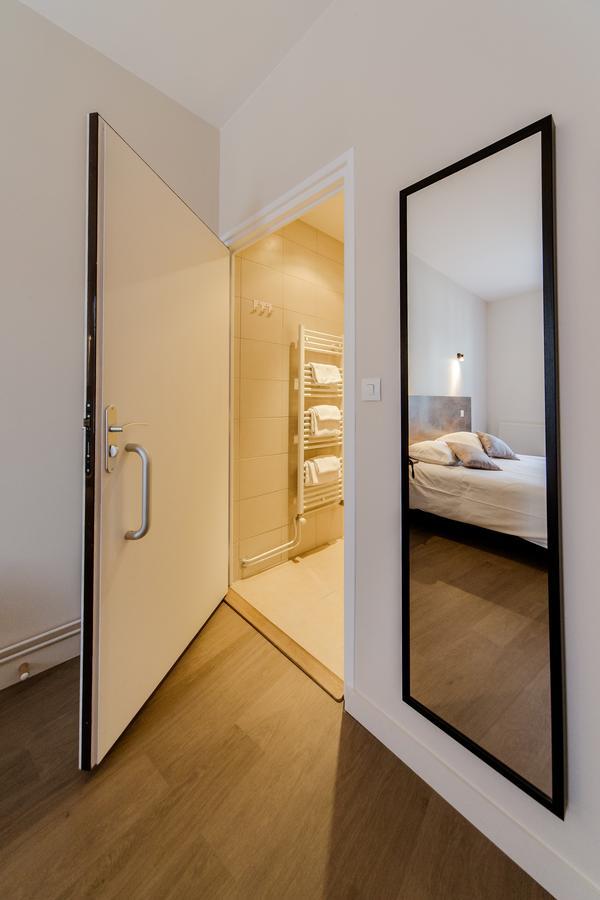 Logis Hotel - Le Petit Bellon Санлис Экстерьер фото