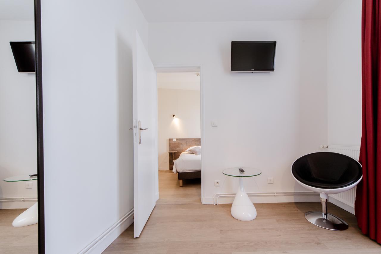 Logis Hotel - Le Petit Bellon Санлис Экстерьер фото