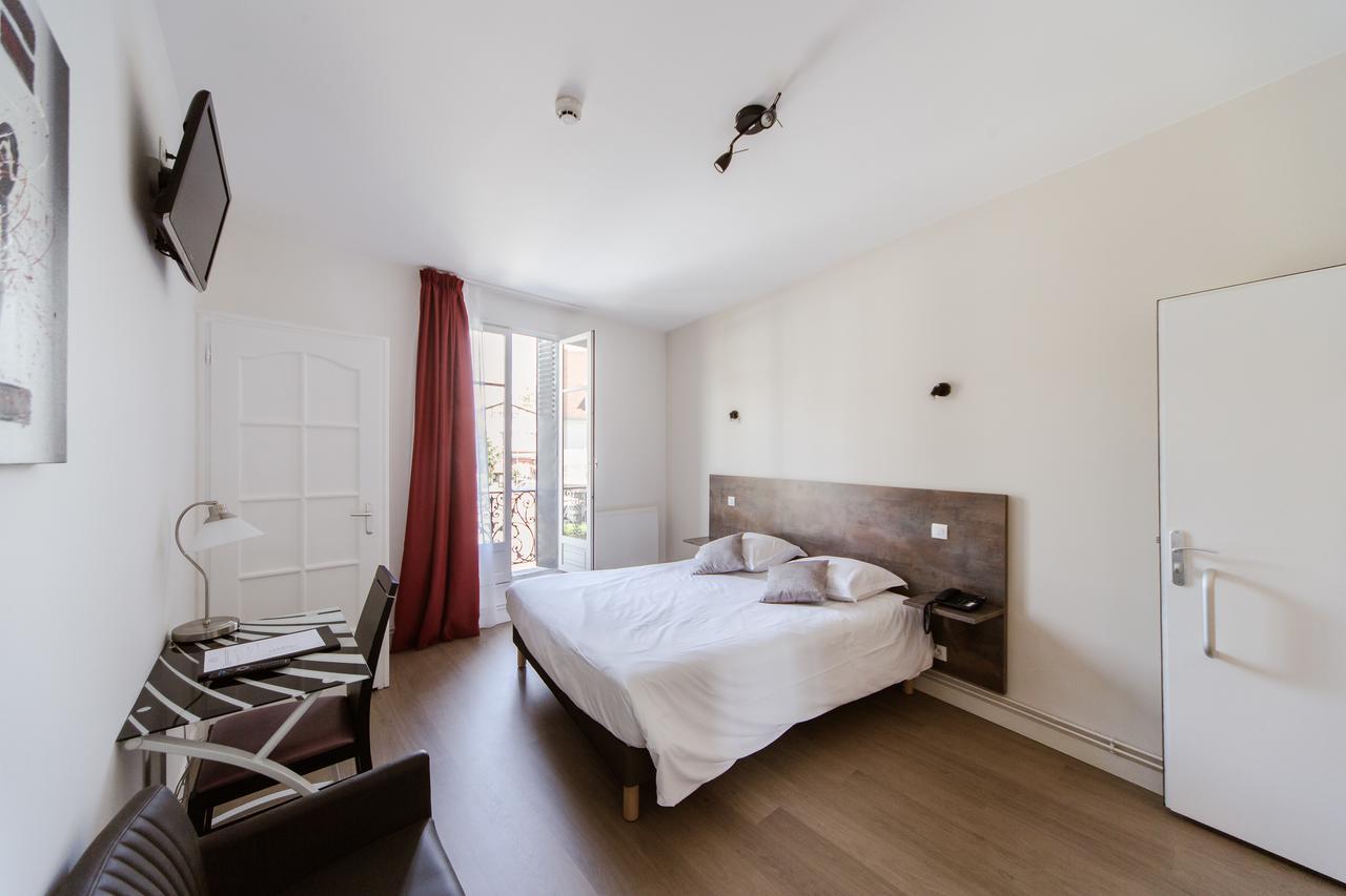 Logis Hotel - Le Petit Bellon Санлис Экстерьер фото
