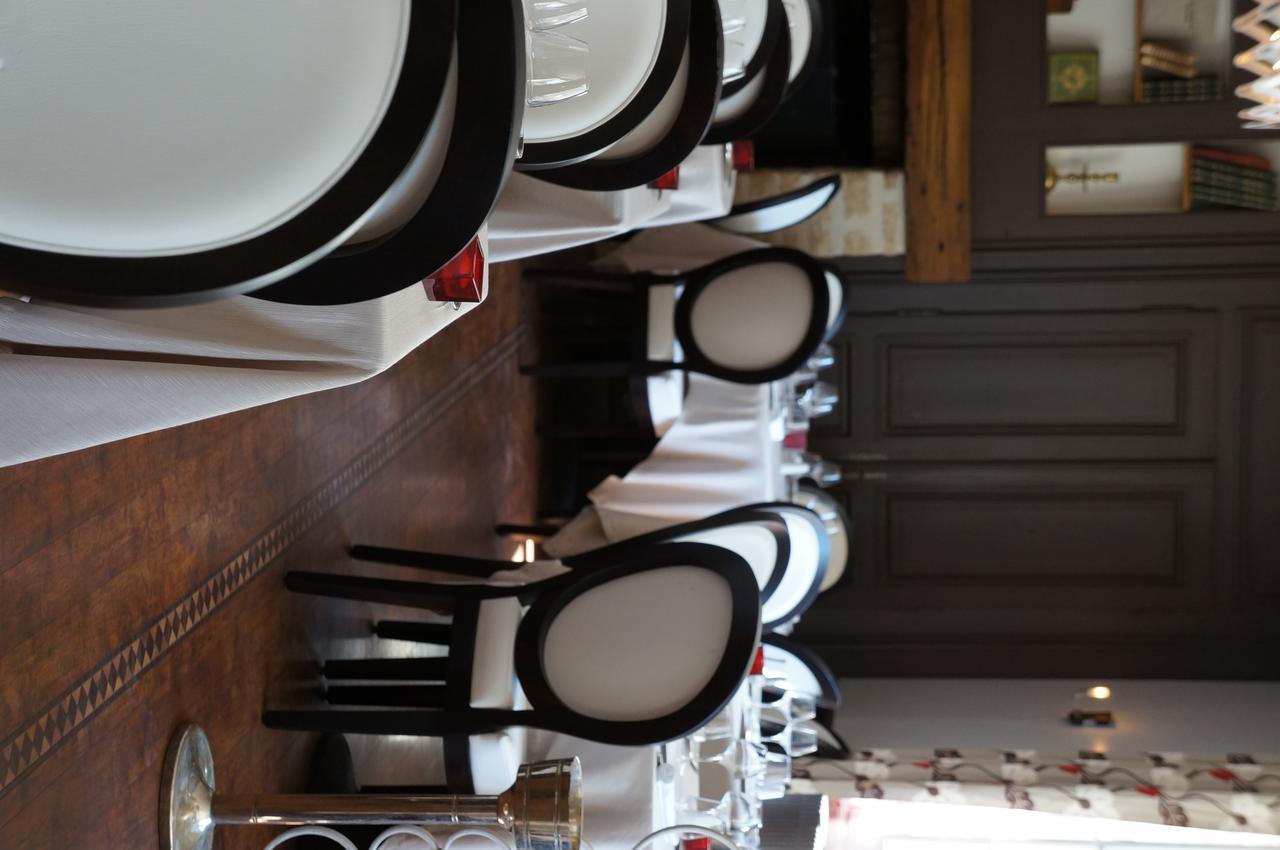 Logis Hotel - Le Petit Bellon Санлис Экстерьер фото